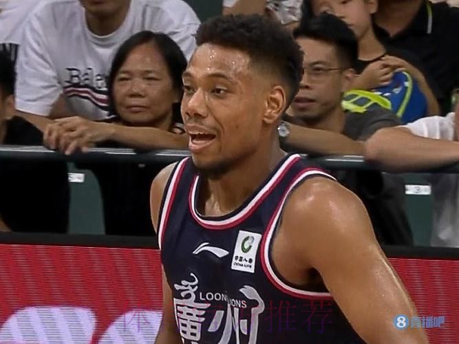 祝铭震全场出战14分钟,7中3得到9分1板1助攻 祝铭震全场出战14分钟,7中3得到9分1板1助攻